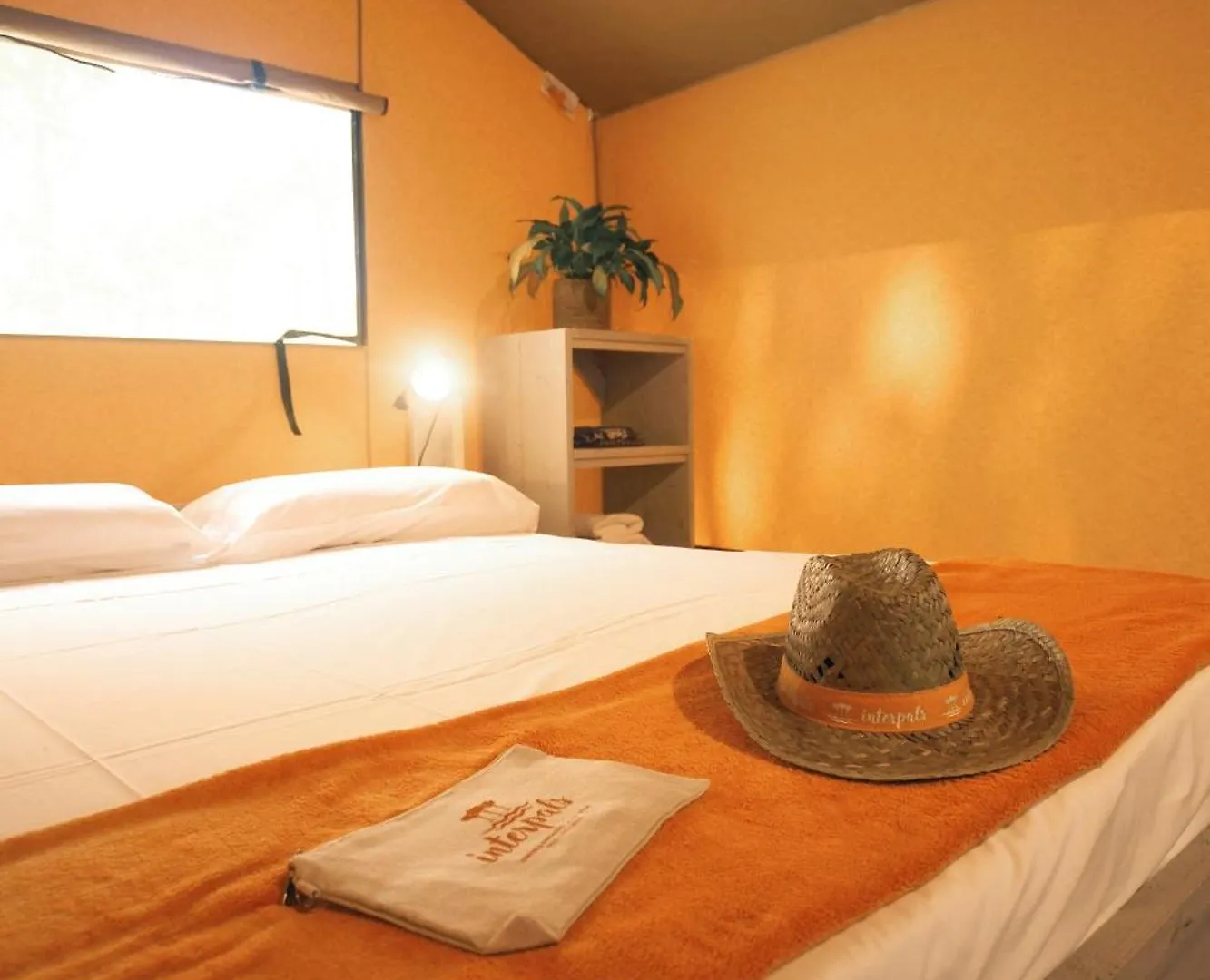 مكان تخييم Interpals Eco Resort